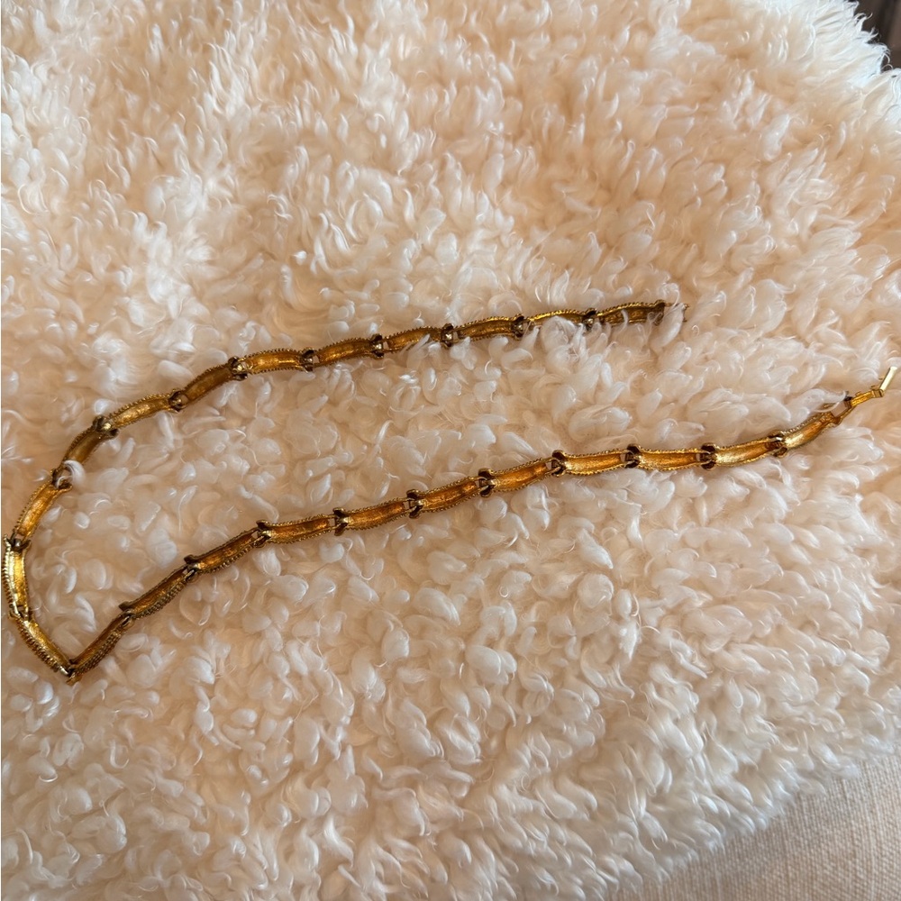 Avon Gold Tone Linked Tube Necklace